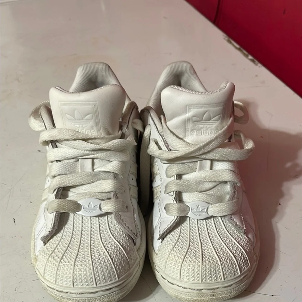 Adidas White Slippers with Classic‎ Design